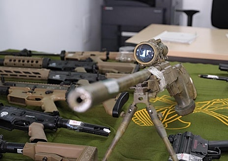 Imagen secundaria 1 - Armas decomisadas en Cádiz.